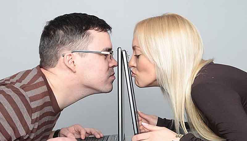 “Conocí a una chica y me propuso ganar dinero en bolsa” – Análisis de una estafa