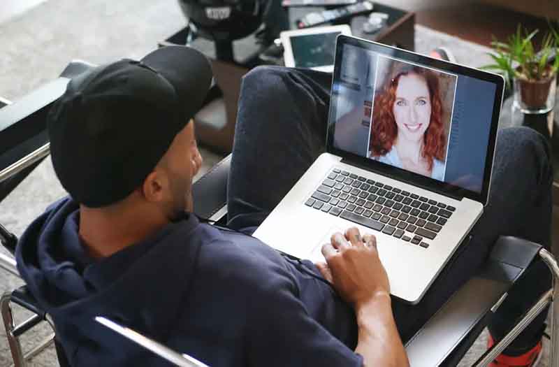 “Conocí a una chica y me propuso ganar dinero en bolsa” – Análisis de una estafa